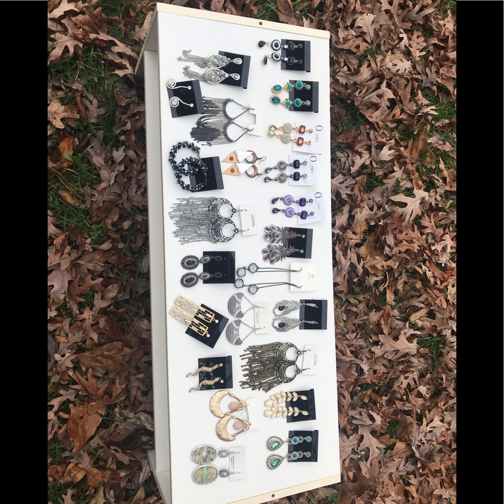 Earrings - Lot of 23 Costume earrings. Variety.